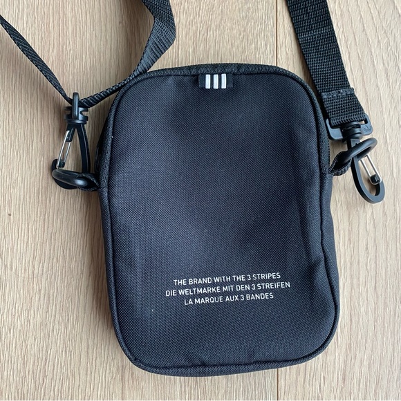 Adidas cross body travel bag - Picture 3 of 6